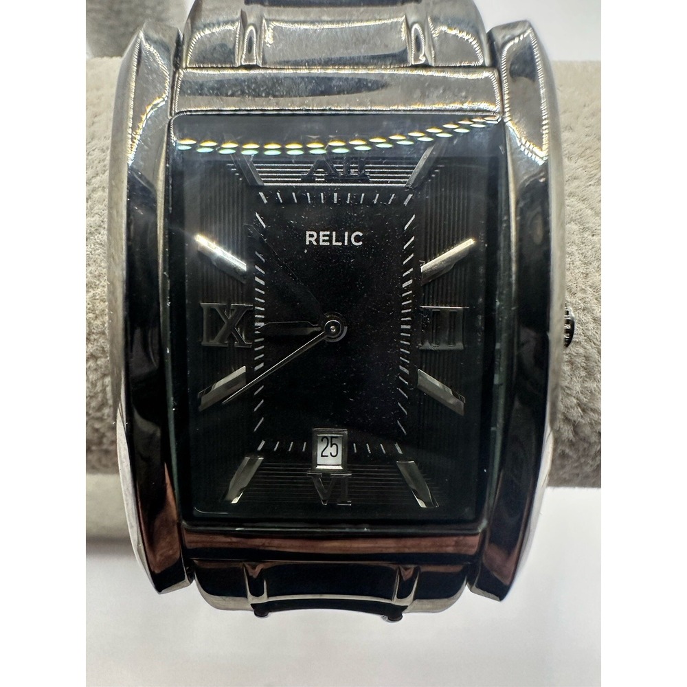 Relic ZR77109 Stainless Steel Gunmetal Date 31MM 6.5" Wristwatch New Battery V